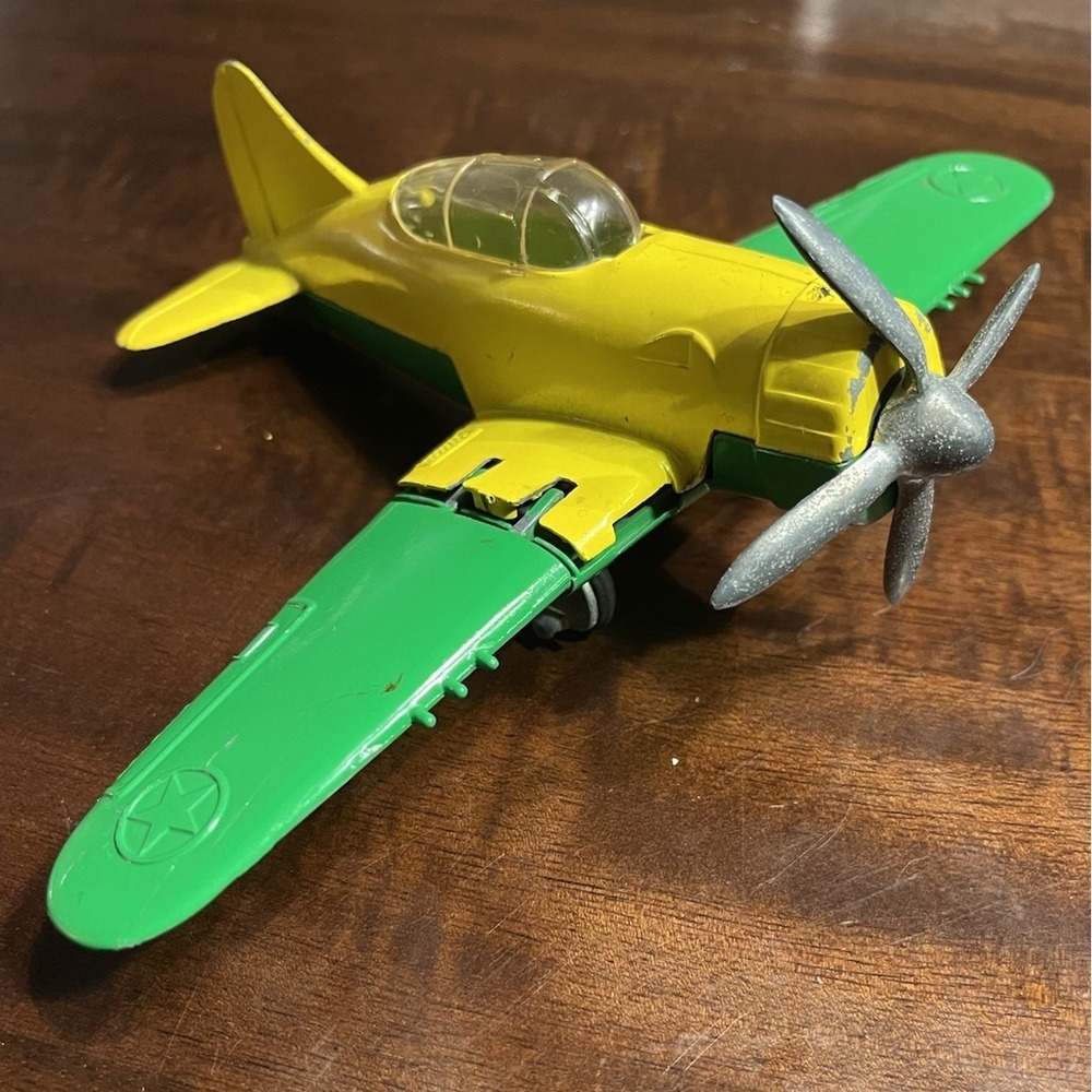 Vtg HUBLEY KIDDIE TOY Airplane #495 P-47 Yellow Green Folding Wings USA Metal